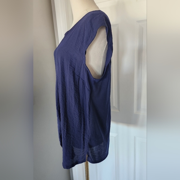 H&M lightweight Navy top - Picture 2 of 8